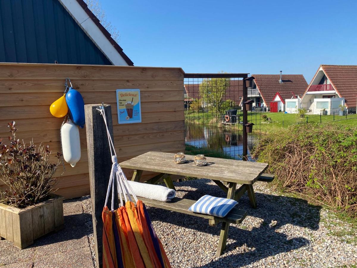 De Lauwersmeer Vogel Mit Eingezaeuntem Garten Anjum Exterior photo